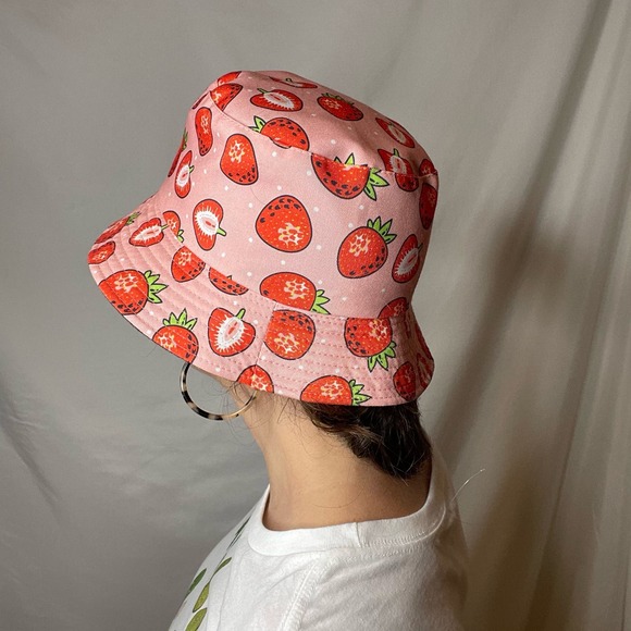 Bundle of TWO bucket hats strawberry fruit pink and embroidered mushroom black - Picture 11 of 17